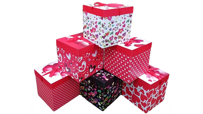CAJA REGALO MOTIVOS 10x10CM PEQ
